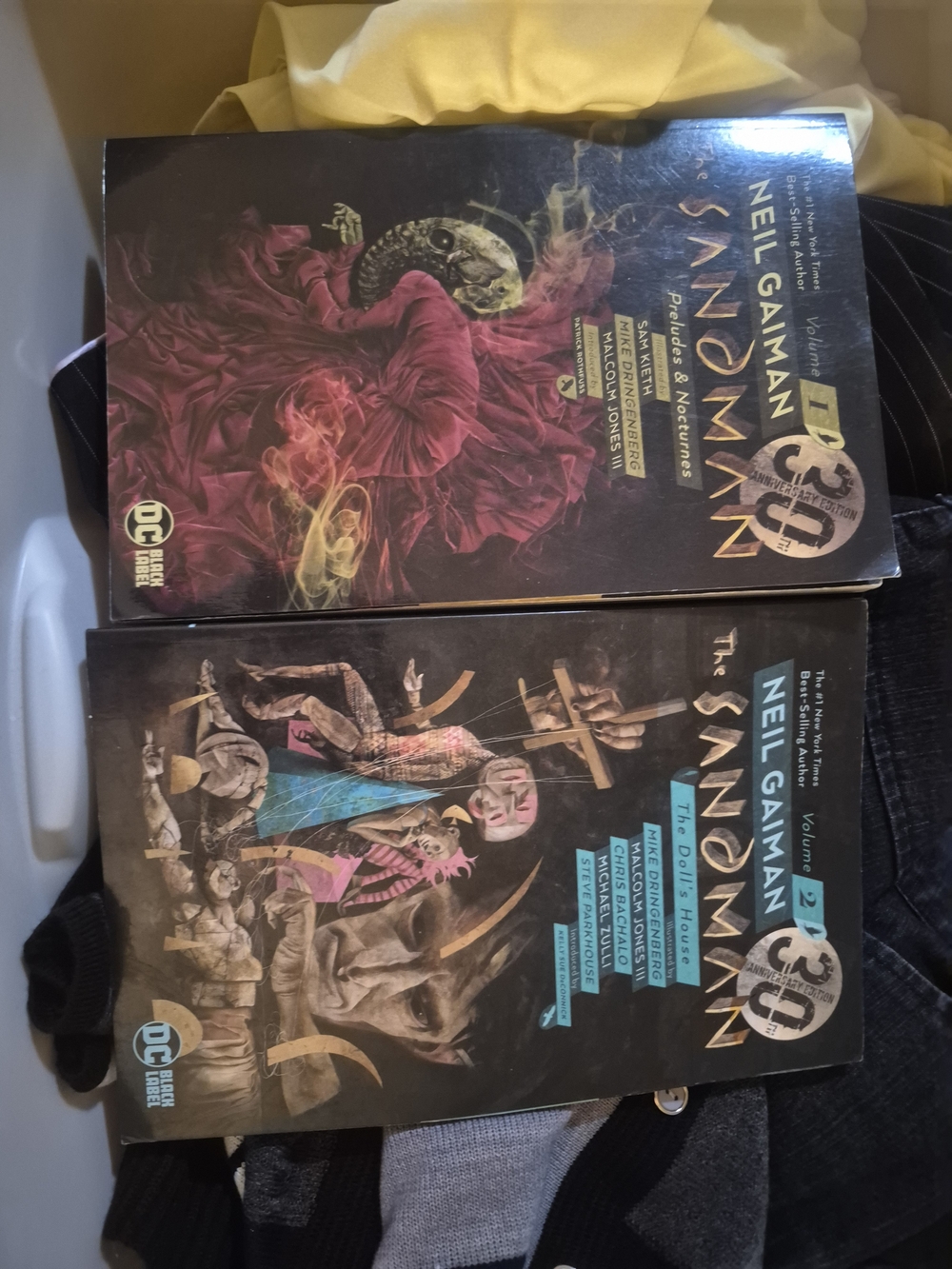Source Unknown The Sandman Covers - Black & Maroon Illustrated Set